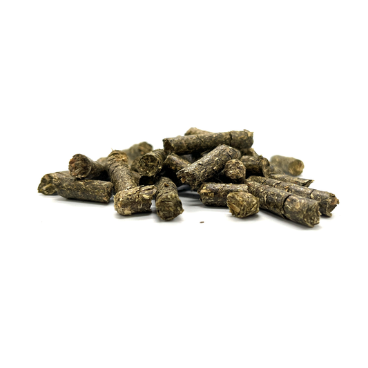 Natuurlijke eiwitrijke pellets van PerNaturam, geschikt voor recreatie‑ en sportpaarden.