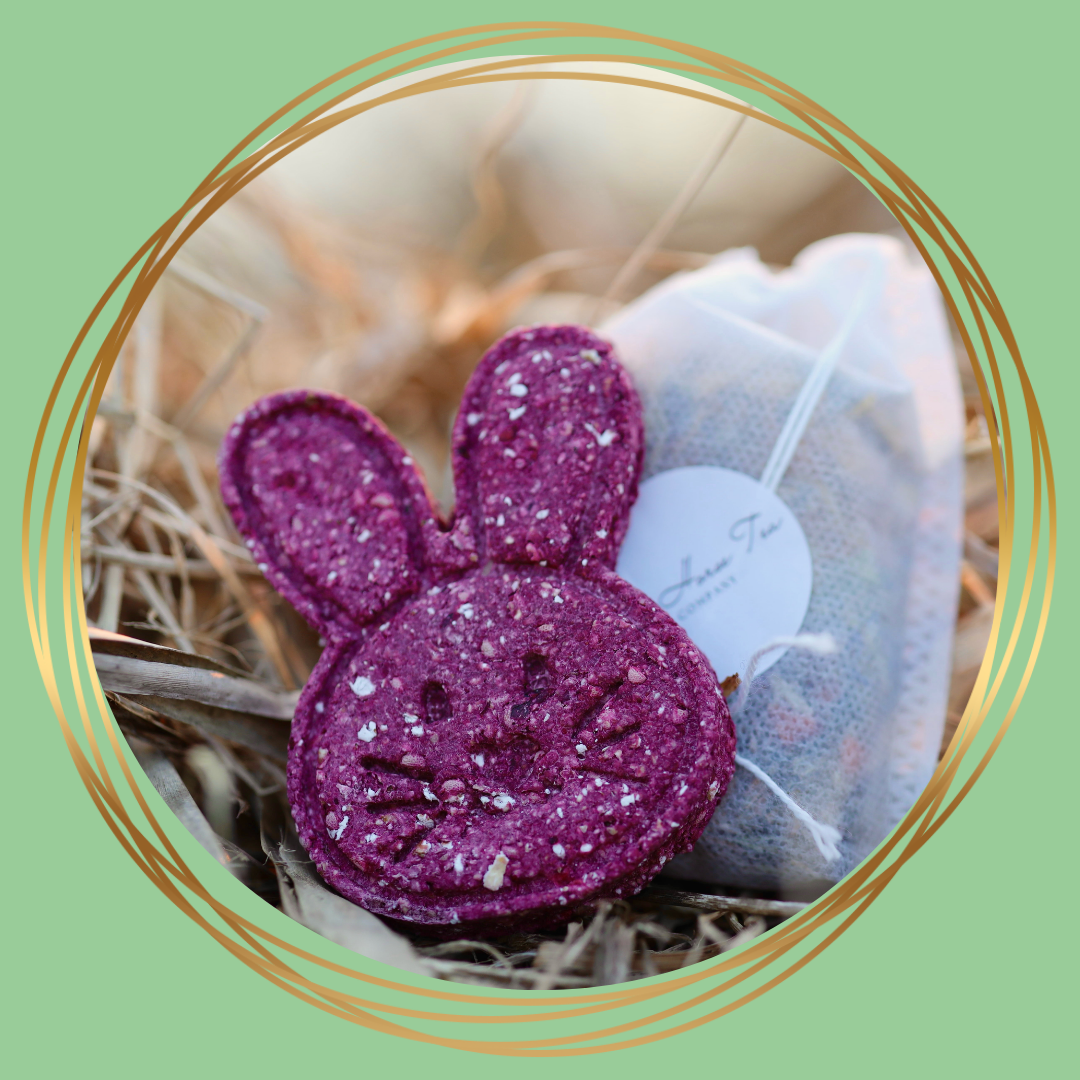 TheHorseTea TasTea Bunny paardentraktatie in roze en paars met natuurlijke fruitingrediënten.