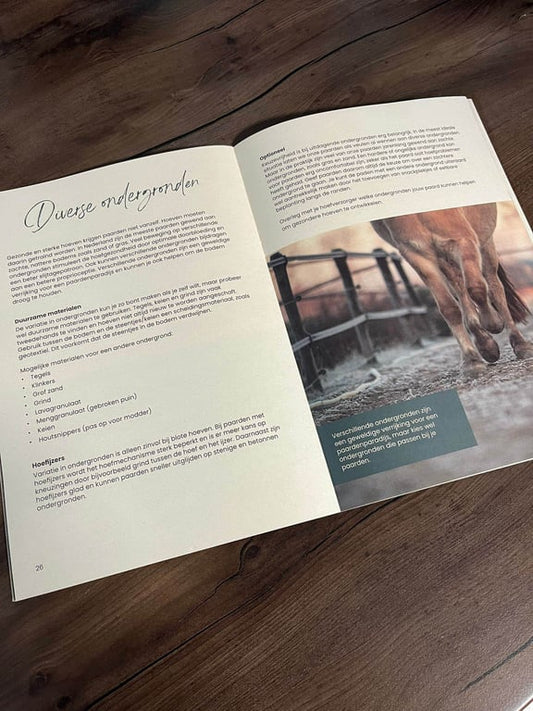 Ukie’s Inspiratiegids voor paardvriendelijke huisvesting – gedrukt op duurzaam papier, 36 pagina’s A4