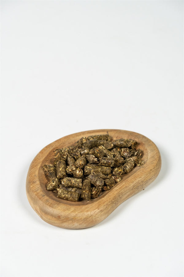 Graanvrije weidekruidenmix van Natuly, rijk aan diverse planten en kruiden voor paarden.