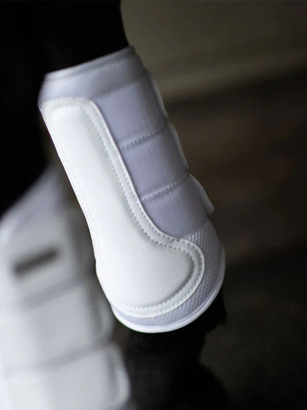 Equestrian Stockholm - Core Collection - White Silver Mesh Brushing Boots beenbeschermers